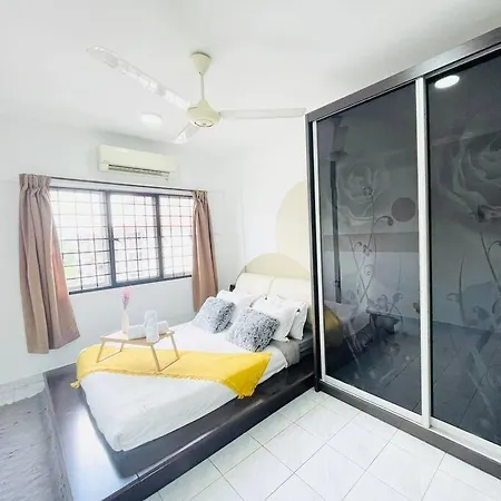 8 Pax Homestay Near Axiata Arena & Pavilion 2 Kuala Lumpur Bagian luar foto