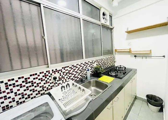 8 Pax Homestay Near Axiata Arena & Pavilion 2