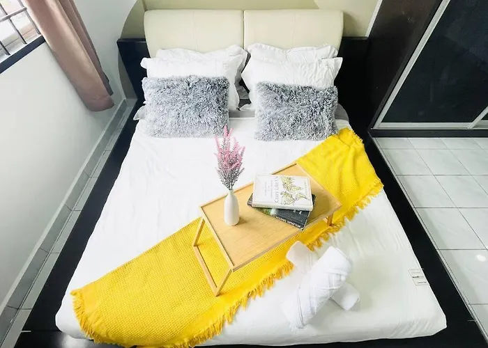 8 Pax Homestay Near Axiata Arena & Pavilion 2