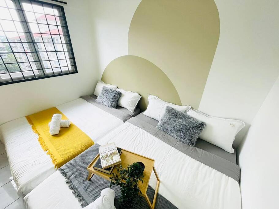 8 Pax Homestay Near Axiata Arena & Pavilion 2 Apartment