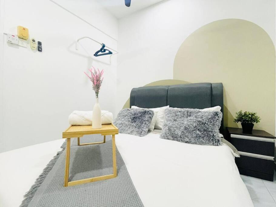 Apartment 8 Pax Homestay Near Axiata Arena & Pavilion 2 Kuala Lumpur