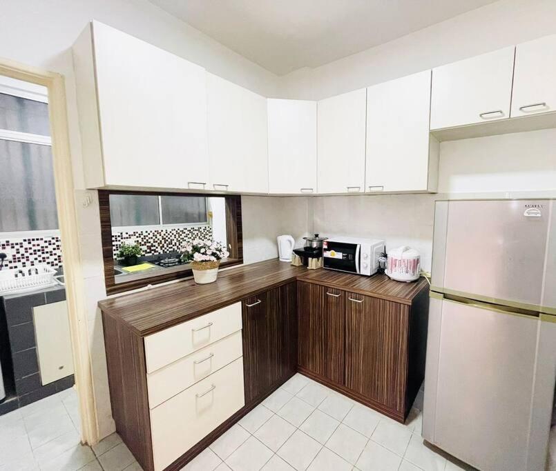 8 Pax Homestay Near Axiata Arena & Pavilion 2 Apartment