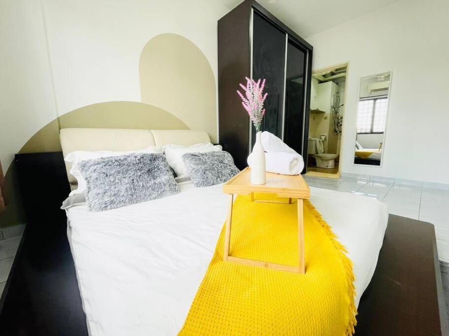 Apartment 8 Pax Homestay Near Axiata Arena & Pavilion 2 Kuala Lumpur