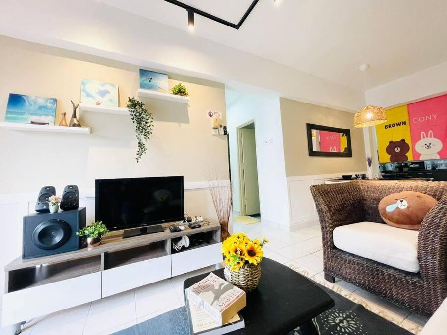 Apartment 8 Pax Homestay Near Axiata Arena & Pavilion 2 *