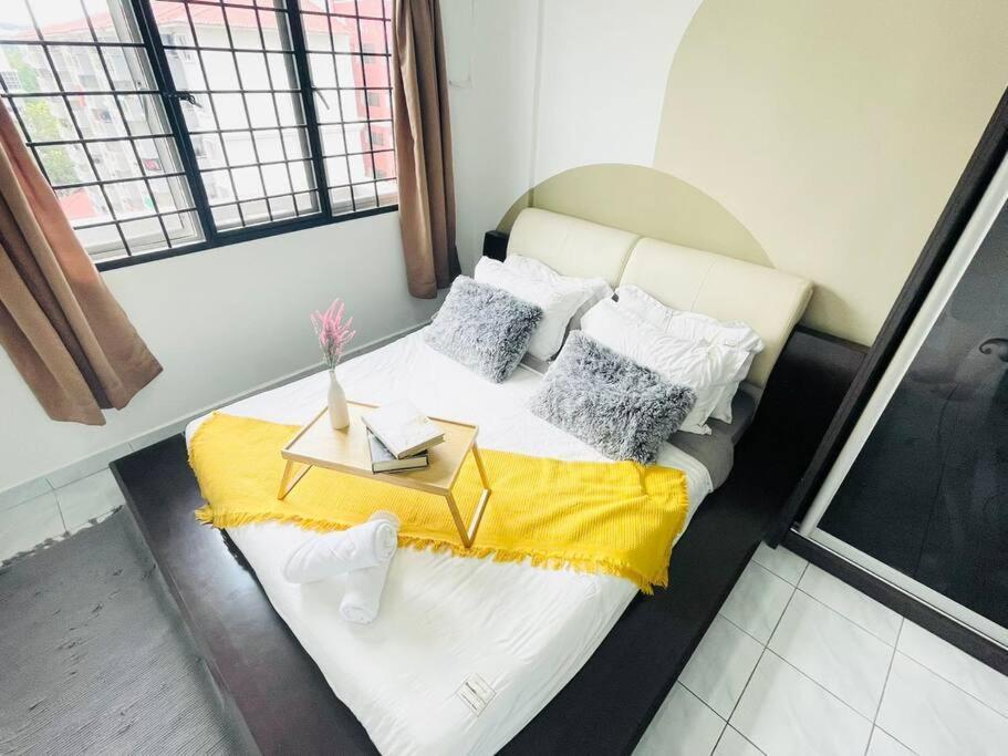 Apartment 8 Pax Homestay Near Axiata Arena & Pavilion 2